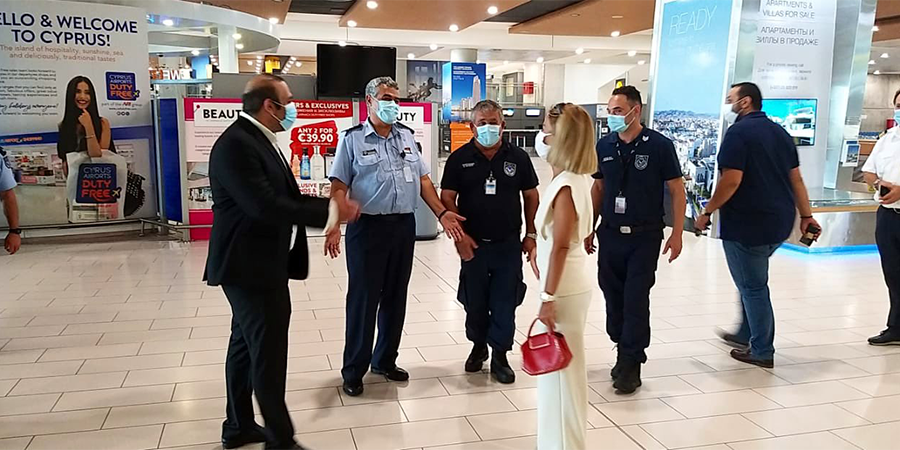 Ε. ΓΙΟΛΙΤΗ: Αιφνιδιαστική επίσκεψη στο Αεροδρόμιο Λάρνακας - 'Απαιτείται αυστηρή πειθαρχία...'