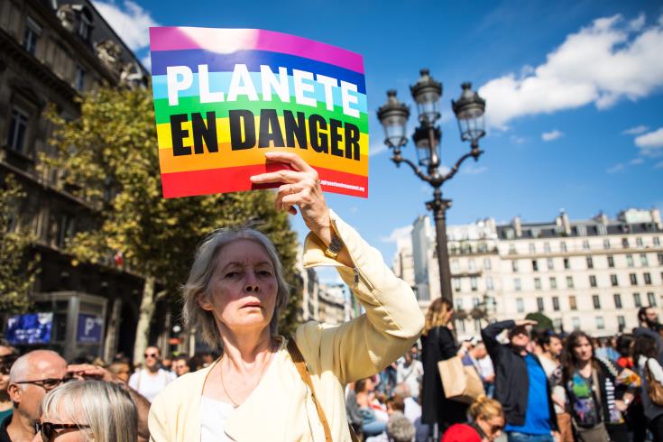 Χιλιάδες διαδήλωσαν στο κέντρο του Παρισιού ζητώντας «δράση για το κλίμα» 