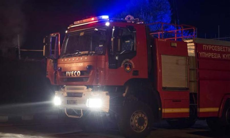 Στο νοσοκομείο δύο πρόσωπα μετά το τροχαίο και την φωτιά σε όχημα στον αυτοκινητόδρομο - Δείτε βίντεο και εικόνες 