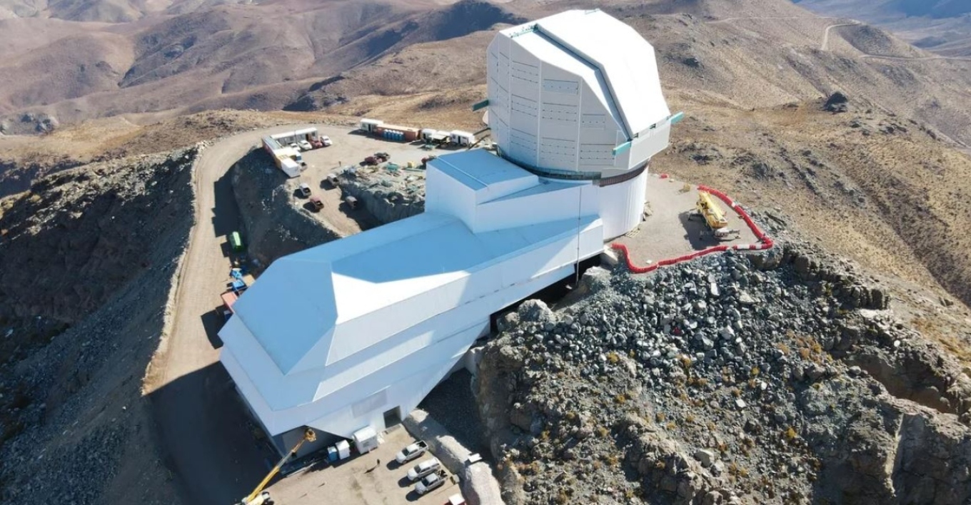 Στη Χιλή η μεγαλύτερη κάμερα του κόσμου για να παρατηρεί το σύμπαν - Είναι όσο ένα μικρό αυτοκίνητο