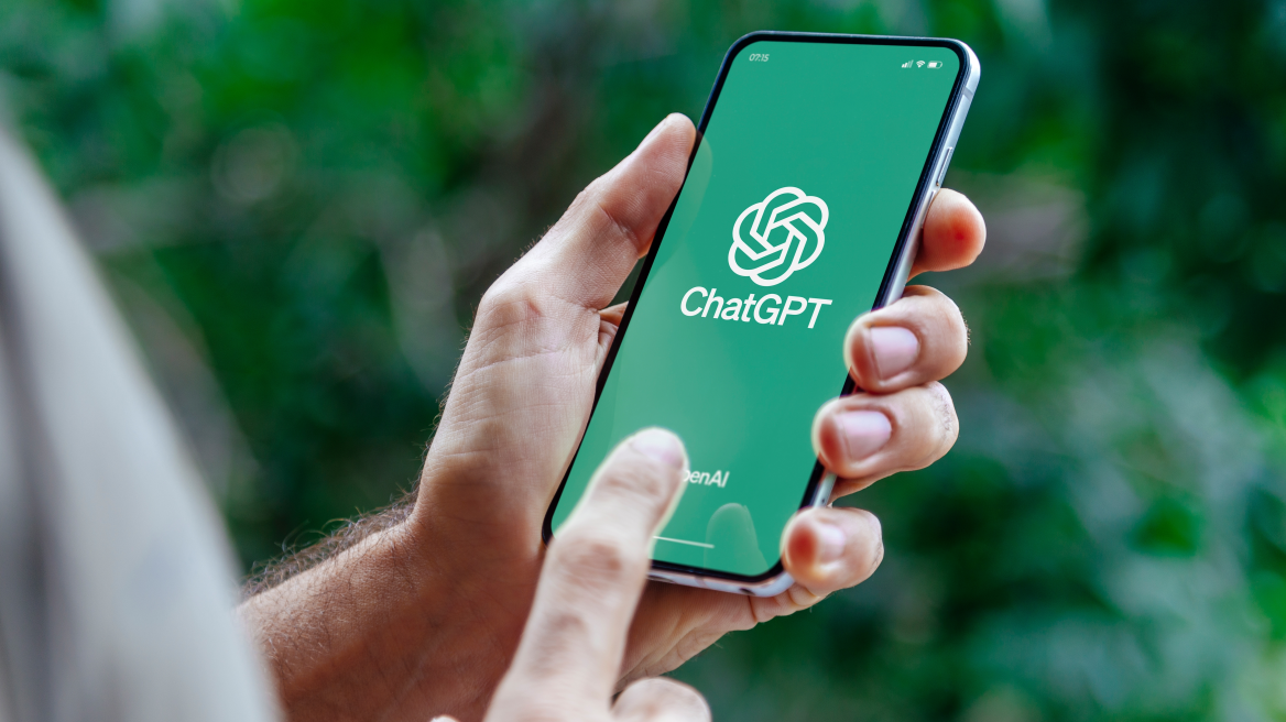 Πόσο καλή ιδέα είναι να ρωτάμε πρώτα Gemini και ChatGPT για την υγεία μας; Οι ειδικοί απαντούν