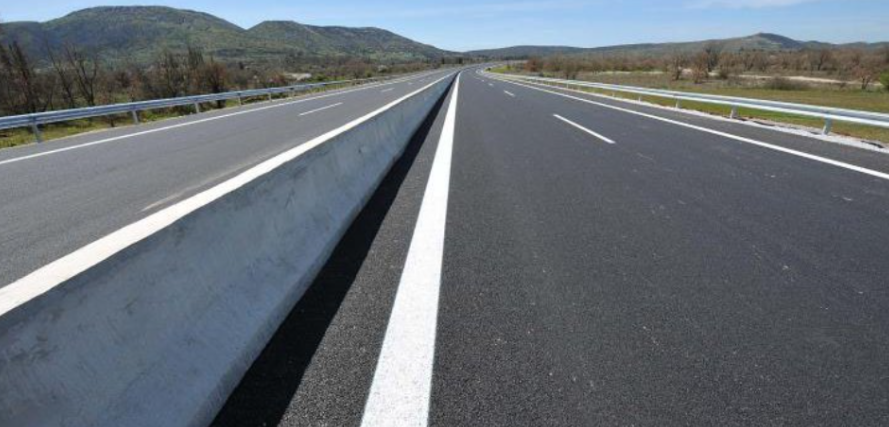 Απίστευτο κι όμως...Κυπριακό: Δε θα πιστέψετε τι…»κρεμόταν» από φορτηγό – «Εν να πέσει πάνω μας» - Δείτε φωτογραφία