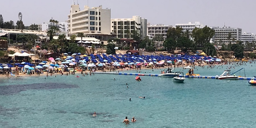 ΚΑΤΑΚΛΥΣΜΟΣ: Έτρεξαν στις παραλίες οι Κύπριοι - Ιδιαίτερη πολυκοσμία - ΦΩΤΟΓΡΑΦΙΕΣ