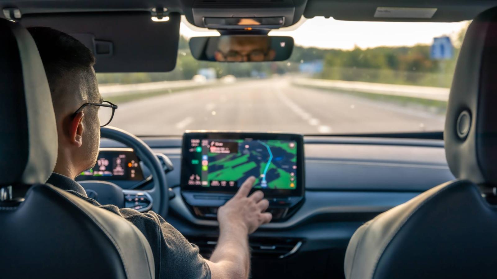Τέλος στις ειδοποιήσεις από Waze και Google map; Στο στόχαστρο της Αστυνομίας οι εφαρμογές - Τι εξετάζει