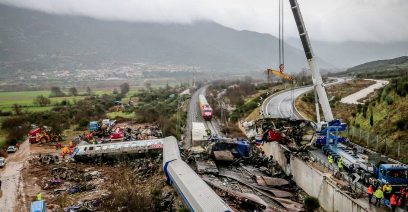 Tραγωδία στα Τέμπη: Ποινική δίωξη κατά 23 προσώπων για τη σύμβαση 717 που αφορά το σιδηροδρομικό δίκτυο