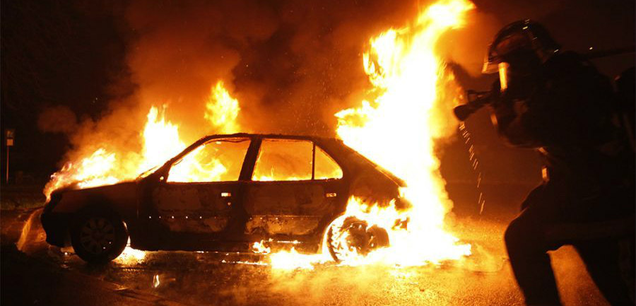 ΛΕΜΕΣΟΣ: Έτρεχαν τα ξημερώματα Αστυνομία και Πυροσβεστική- Φωτιά σε δύο αυτοκίνητα