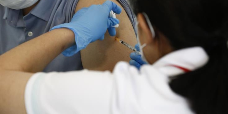 Η Moderna ζήτησε άδεια για μια τρίτη, αναμνηστική δόση του εμβολίου της