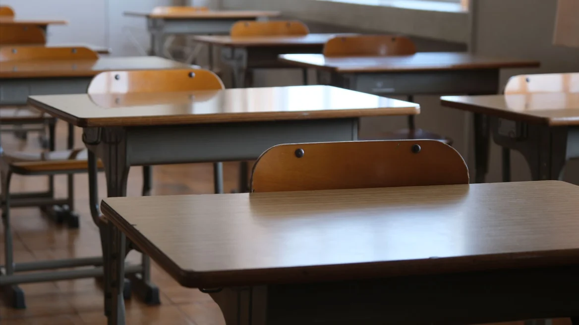 Σοβαρό περιστατικό: Πυροβόλησαν με αεροβόλο τζάμι σχολείου στα Χανιά εν ώρα μαθήματος