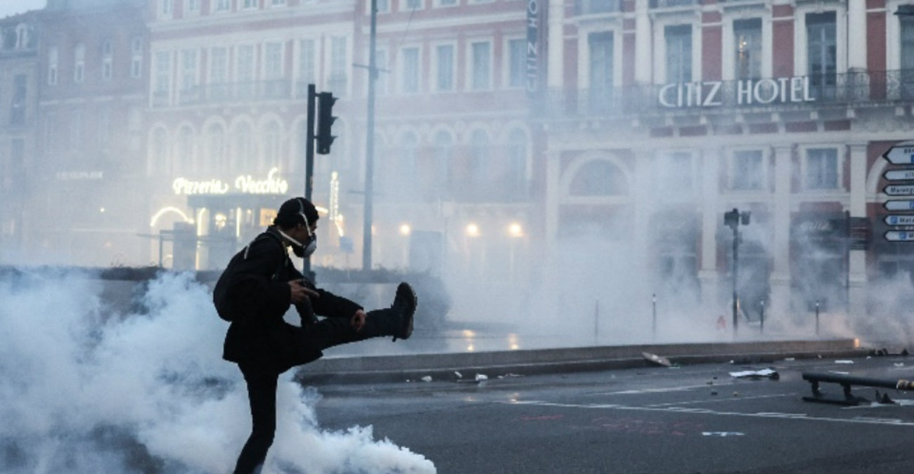 Σε κατάσταση πολιορκίας η Ευρώπη: Εκατομμύρια διαδηλωτές λένε «όχι» στις πολιτικές των κυβερνήσεων τους