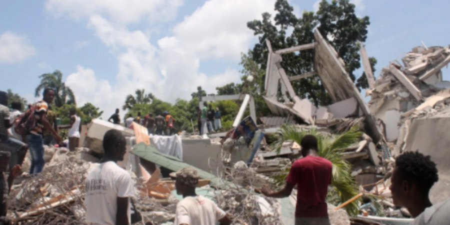 Σεισμός στην Αϊτή: Η χώρα θρηνεί τουλάχιστον 1.300 νεκρούς