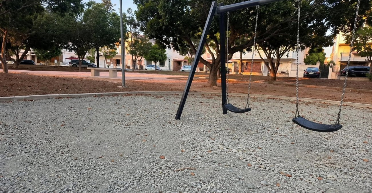 «Έτσι έγιναν τα πάρκα;» - Δημότης καταγγέλλει επικίνδυνες αλλαγές σε παιδική χαρά της Λεμεσού