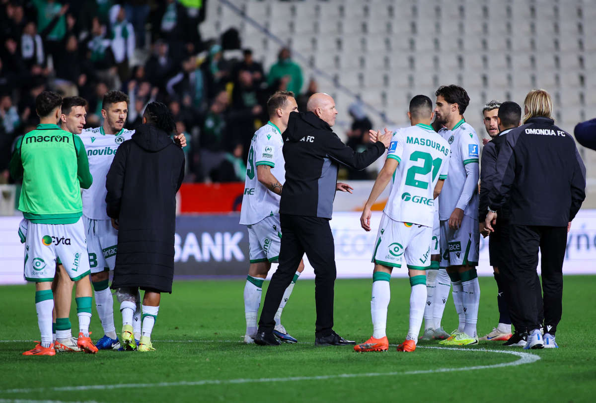 Ομόνοια: Τρίτη του Πάσχα με φόντο το... στέμμα