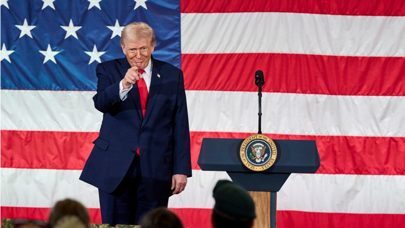 Τραμπ: Η ανατροπή του καθεστώτος στο Ιράν θα ήταν το καλύτερο που θα μπορούσε να συμβεί