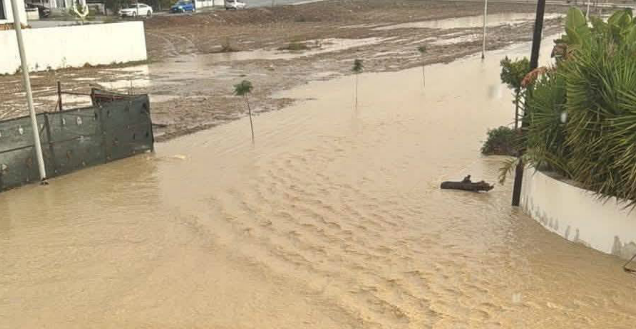 Κακοκαιρία BYRON: Χαλασμός Κυρίου στα Κατεχόμενα – Πλημμύρισαν υποστατικά και οχήματα επιπλέουν σε δρόμους-ποτάμια – Φωτογραφίες