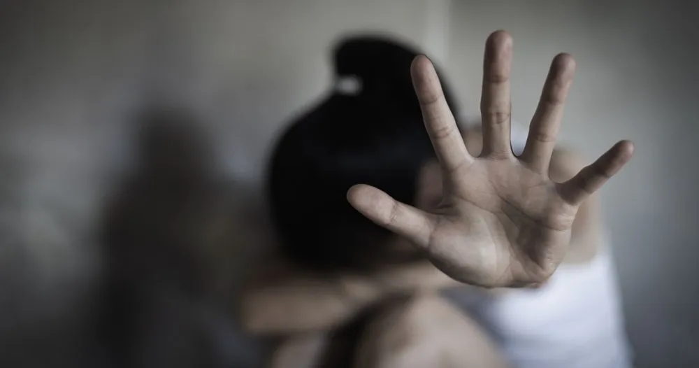 Στιγμές τρόμου για 48χρονη: Την κρατούσαν όμηρο σε ξενοδοχείο και την εξανάγκαζαν να συνευρίσκεται με πελάτες