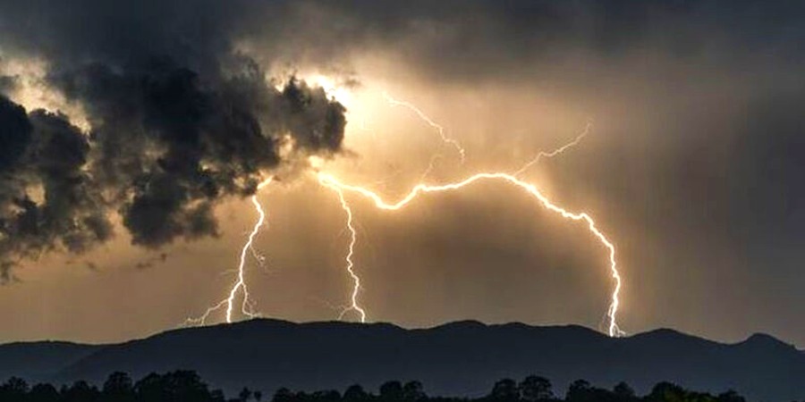 Κίτρινη προειδοποίηση: Ισχυρές καταιγίδες στα δυτικά το απόγευμα – Άστατος καιρός μέχρι τη Δευτέρα