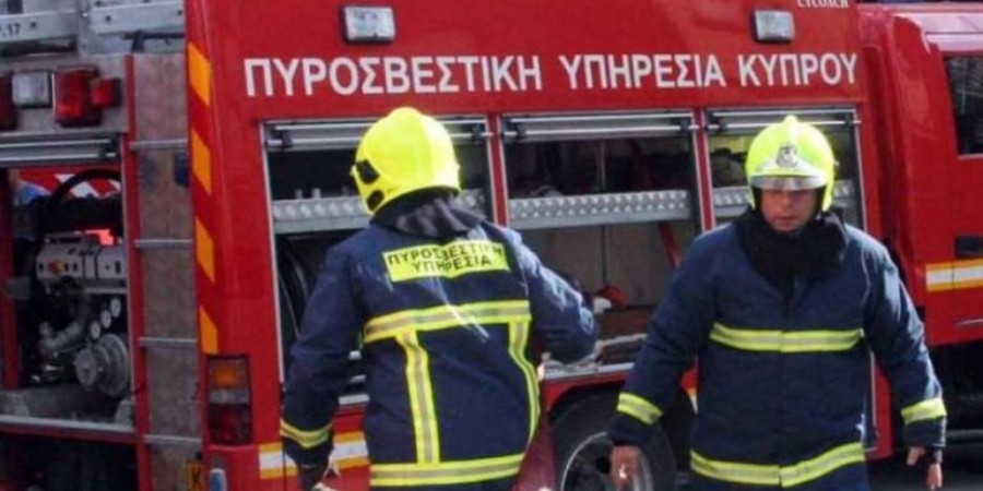 Στάχτη έγινε όχημα στη Λευκωσία - Άρπαξε φωτιά μετά από τροχαία σύγκρουση