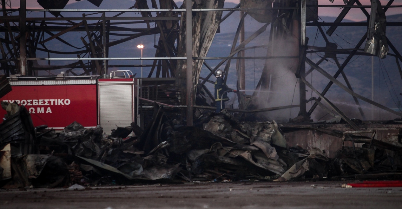 Βιολάντα: Διαρροή προπανίου σε φθαρμένο υπογειοποιημένο σωλήνα φαίνεται να προκάλεσε την έκρηξη - Αναμένονται ανακοινώσεις από Πυροσβεστική