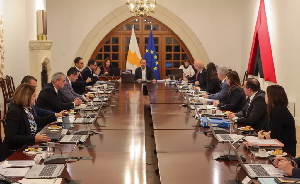 «Καυτή πατάτα» ο νέο κατώτατος μισθός - Συνάντηση με ΠτΔ θα επιδιώξουν οι συντεχνίες - Πότε συνεδριάζει το Εργ. Συμβουλευτικό Σώμα