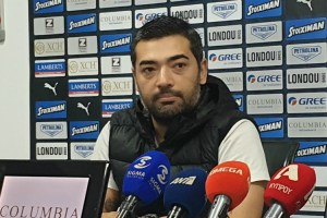 Κωνσταντίνου: «Έχουμε κολλήσει σε αυτούς τους παίκτες από τον Ιανουάριο…» – Τι είπε για Νσούε, Μπένσοπ, Σελίμοβιτς και προετοιμασία