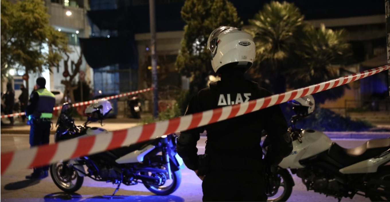 Έκρηξη σε διαμέρισμα στου Ζωγράφου - Δύο άτομα προληπτικά στο νοσοκομείο