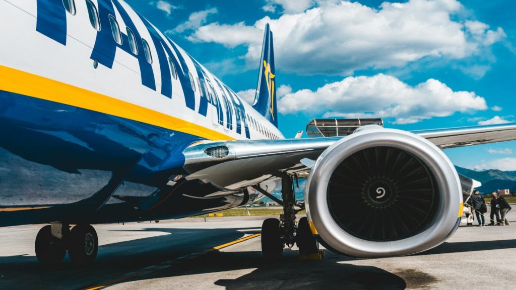 Ryanair: Τι θα απαγορεύσει στους επιβάτες πριν τις πρωινές πτήσεις