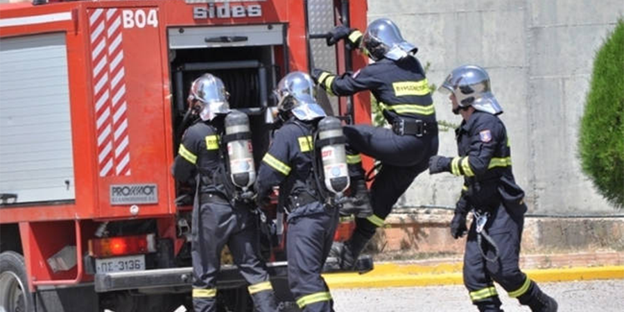 ΛΕΥΚΩΣΙΑ: Μπουρλότο σε δύο σταθμευμένα οχήματα - Η δράση της Πυροσβεστικής
