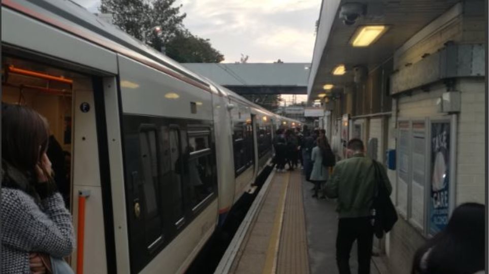 Πανικός στο Λονδίνο: Επίθεση με μαχαίρι σε σταθμό τρένου - Ένας τραυματίας