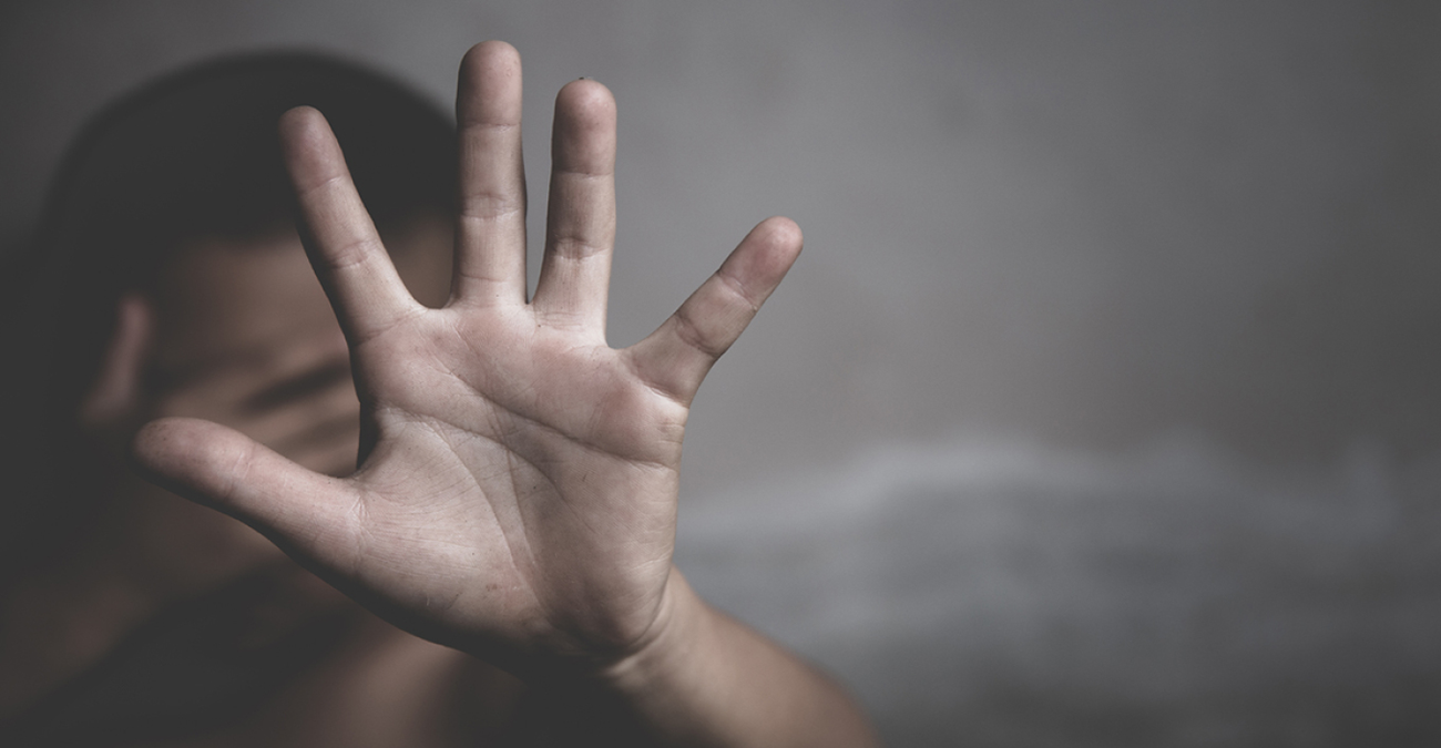 Σοκ στη Ελλάδα: Χειροπέδες σε γιατρό και μουσικό για βιασμό ανήλικου αγοριού - Αναζητούνται κι άλλα άτομα