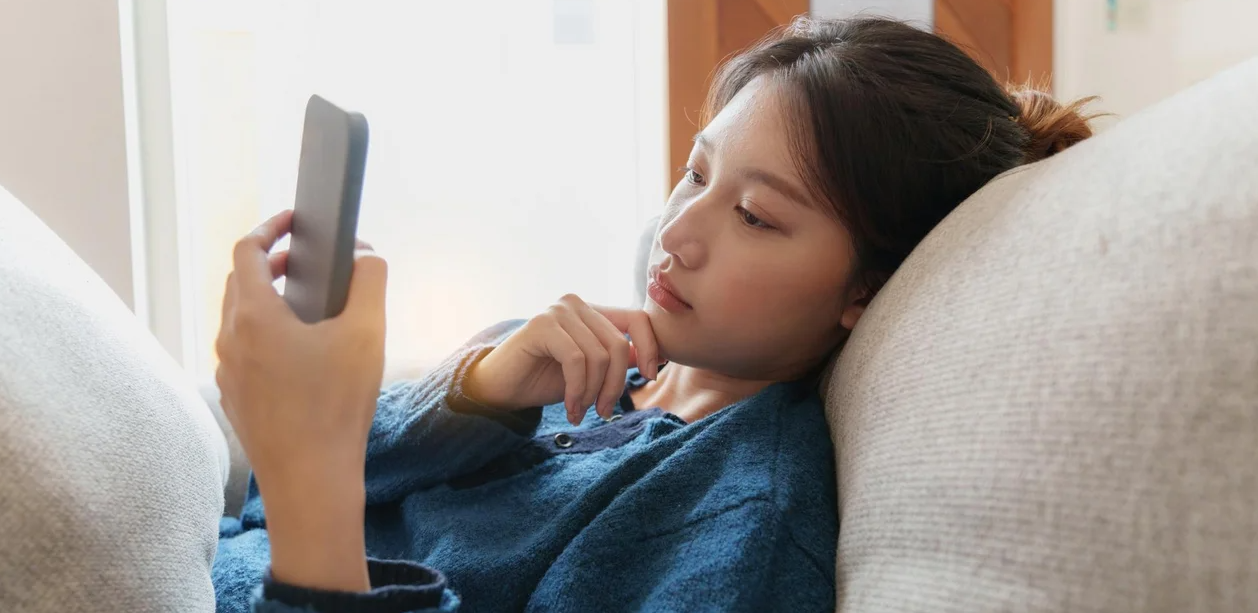 «Είσαι νεκρός;»: Η εφαρμογή που έγινε viral στην Κίνα και απευθύνεται σε νέους που ζουν μόνοι