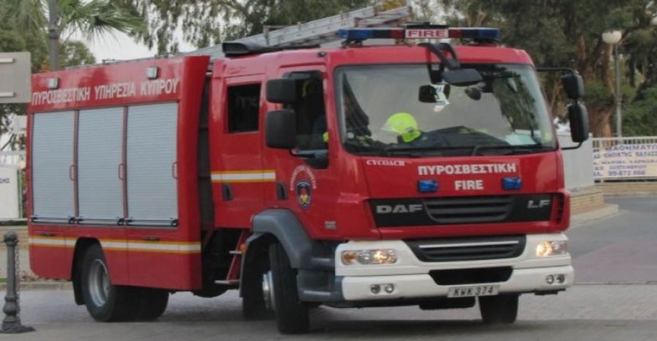 Σε κινητοποίηση η Πυροσβεστική - Ξέσπασε πυρκαγιά σε αποθήκη στην Πόλη Χρυσοχούς