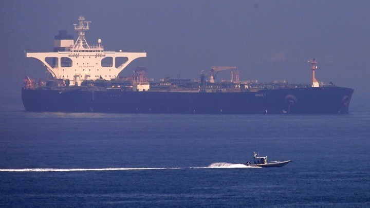 ΕΛΛΑΔΑ: Οι ελληνικές Αρχές παρακολουθούν το δεξαμενόπλοιο