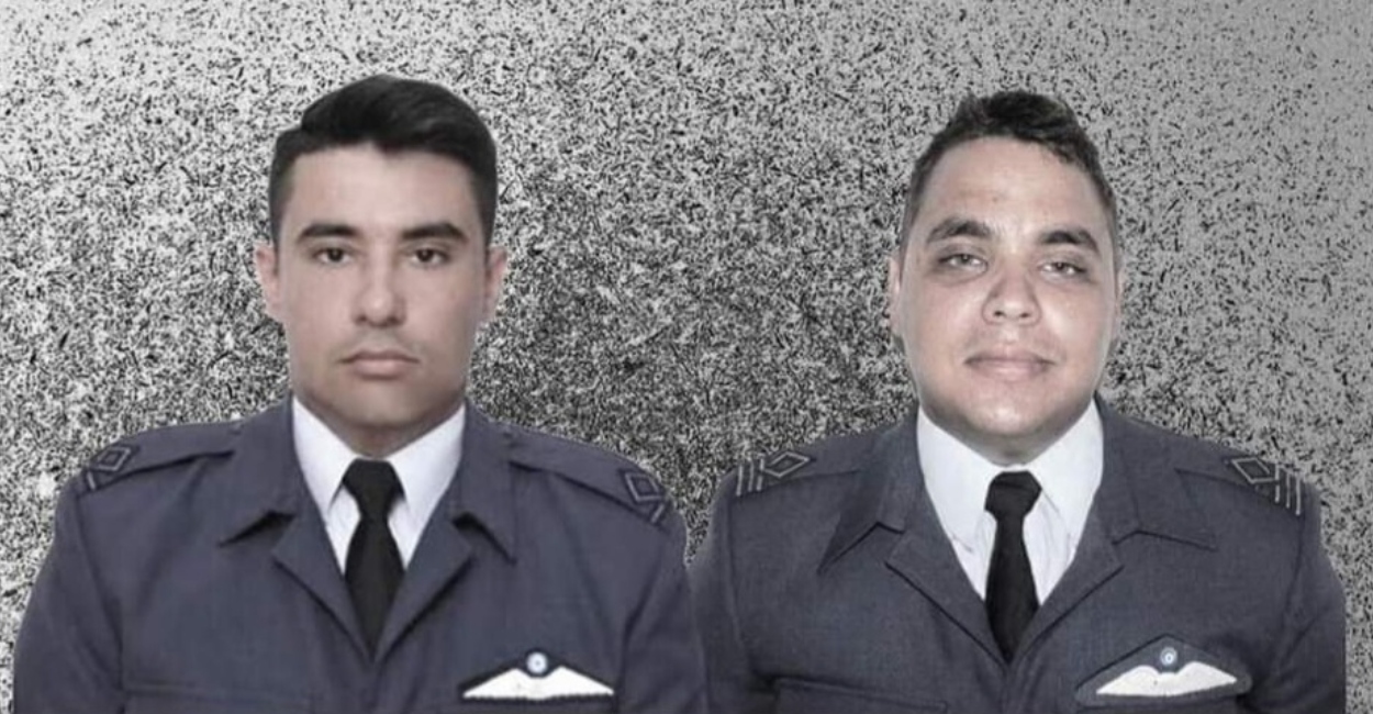 Πτώση Canadair στην Κάρυστο: Ράγισαν καρδιές στο μνημόσυνο για τους δύο πιλότους – Δάκρυσε ο ιερέας