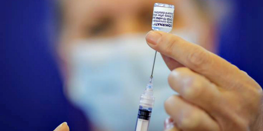 Πιο εύκολη η δεύτερη λοίμωξη λόγω της παραλλαγής Δέλτα - Μόνο 10% προστασία από τη μία δόση των εμβολίων