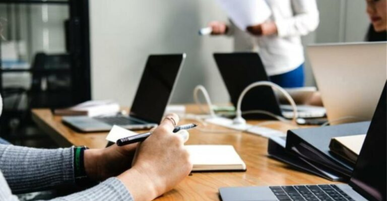 ΟΕΚΔΥ ΣΕΚ «αδειάζει» το Υπουργείο Παιδείας: «Τα σχολεία λειτουργούν με ελλείψεις - Ωρα να το κατανοήσει η κυβέρνηση»