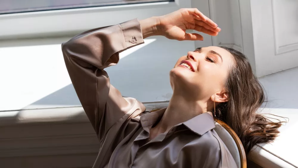 Το φως της ημέρας «ακονίζει» το μυαλό – Διώχνει τη νύστα και βελτιώνει προσοχή και αντανακλαστικά