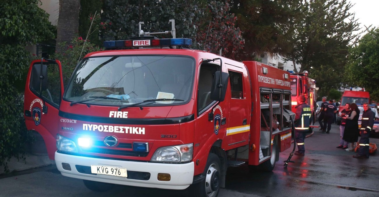 Πυρκαγιά σε πολυκατοικία στην Πάφο - Διασώθηκε μια ένοικος μαζί με το σκύλο της