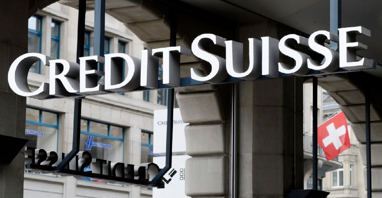 Bloomberg: Απορρίπτει ως πολύ μικρή την προσφορά $1 δισ. της UBS η Credit Suisse