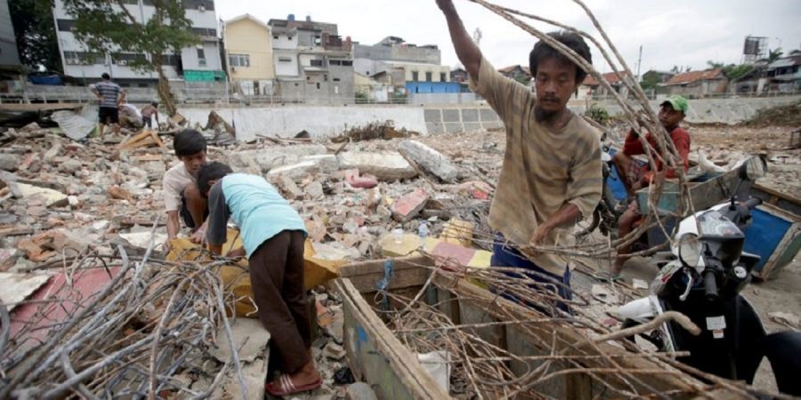 Ινδονησία: Τουλάχιστον 14 οι νεκροί από τον ισχυρό σεισμό 6,4 βαθμών