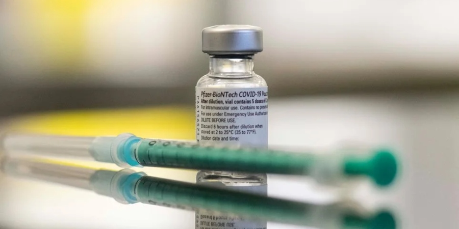 ΥΠ.ΥΓΕΙΑΣ: Μείωσε στους 5 μήνες και 2 εβδομάδες το όριο για την ενισχυτική δόση του εμβολίου κατά της COVID-19