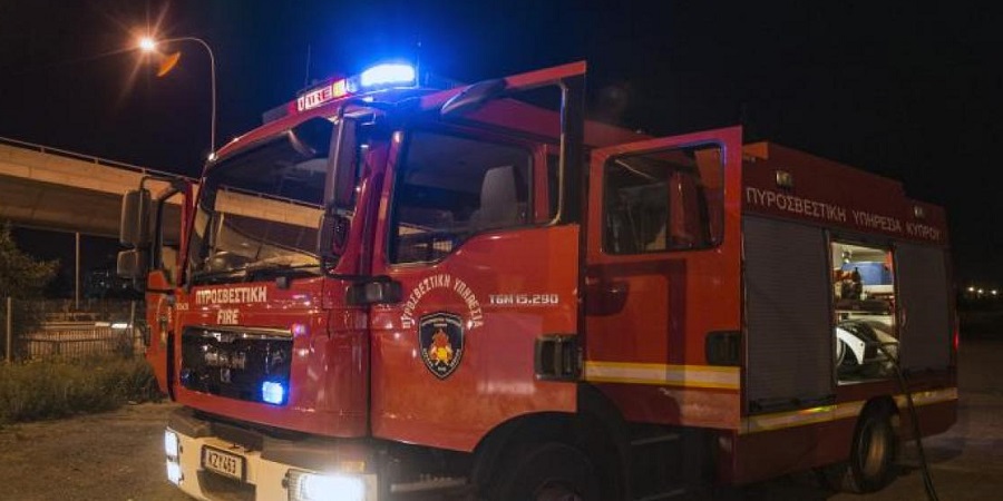 ΕΠ. ΑΜΜΟΧΩΣΤΟΥ: Φωτιά σε ένα όχημα επεκτάθηκε και σε δεύτερο 