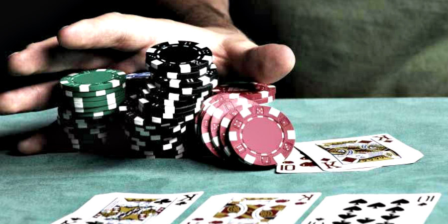 ΦΡΙΚΗ:  'Έχασε' τη γυναίκα του στο πόκερ και άφησε να τη βιάσουν