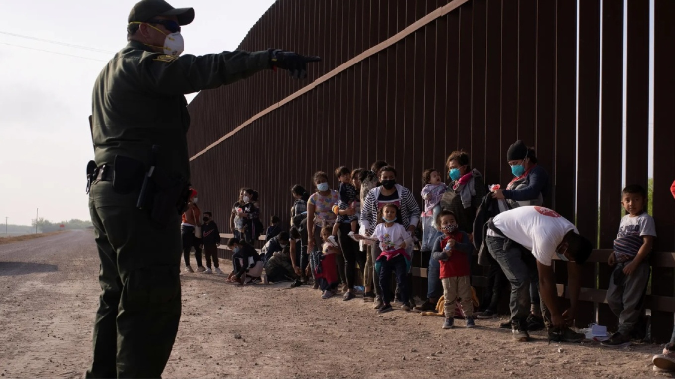 Ο Μπάιντεν κλείνει τα σύνορα των ΗΠΑ με το Μεξικό στους παράνομους μετανάστες