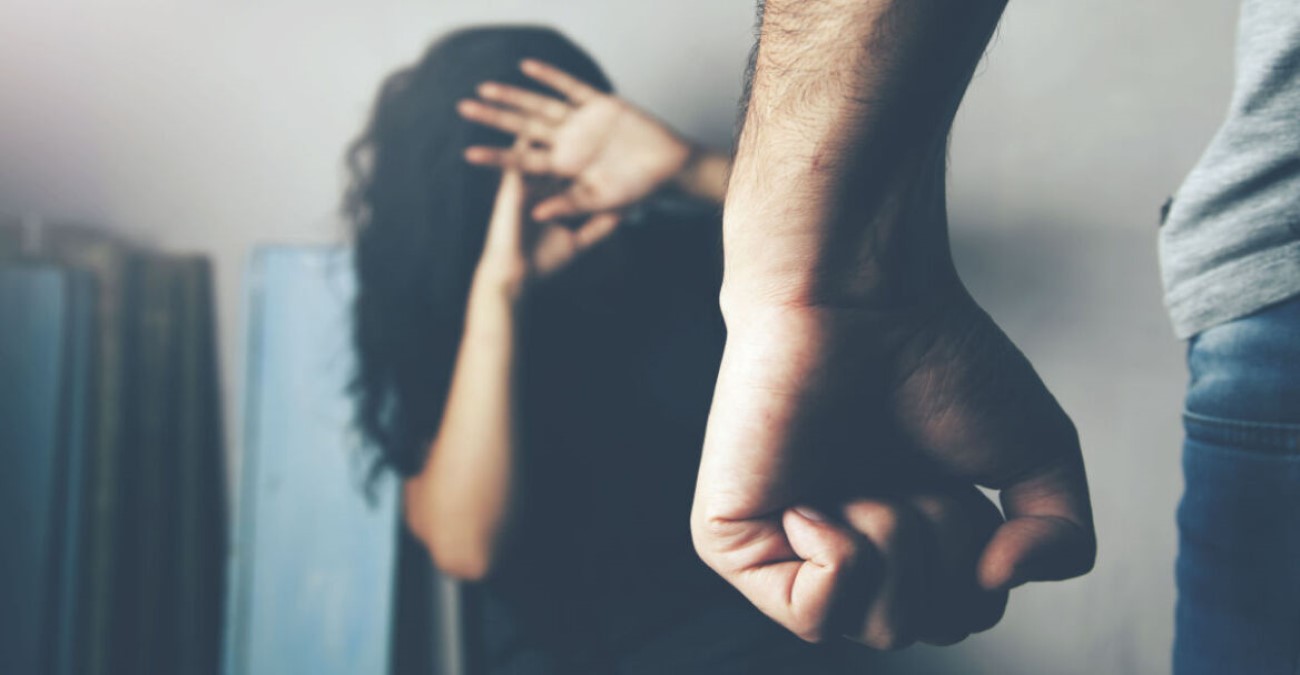 Χαλκίδα: 23χρονος γρονθοκόπησε την 19χρονη σύντροφό του - Της έσπασε το κινητό για να μην ζητήσει βοήθεια