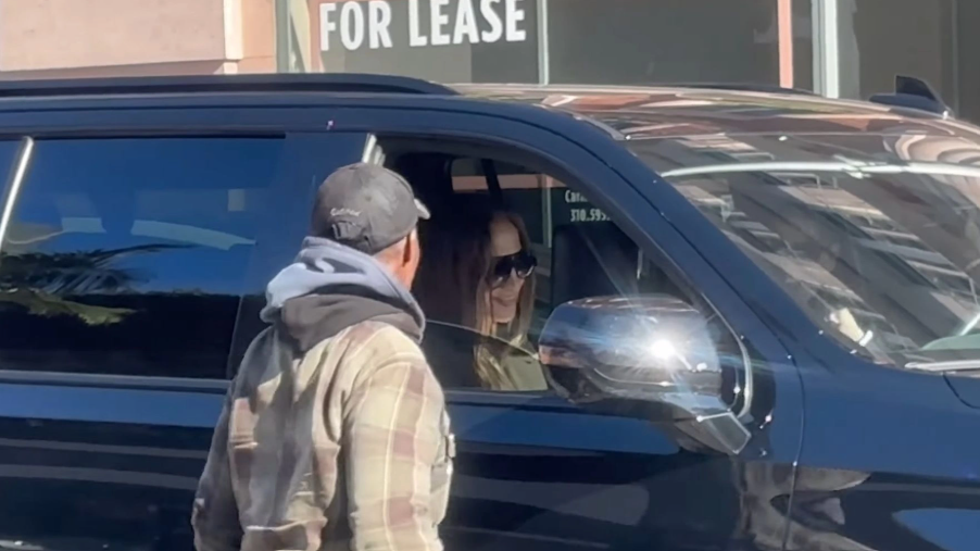 VIDEO - Τζένιφερ Λόπεζ: Από την απαράδεκτη συμπεριφορά στις Χρυσές Σφαίρες... στην απόλυτη κίνηση ανθρωπιάς σε άστεγο