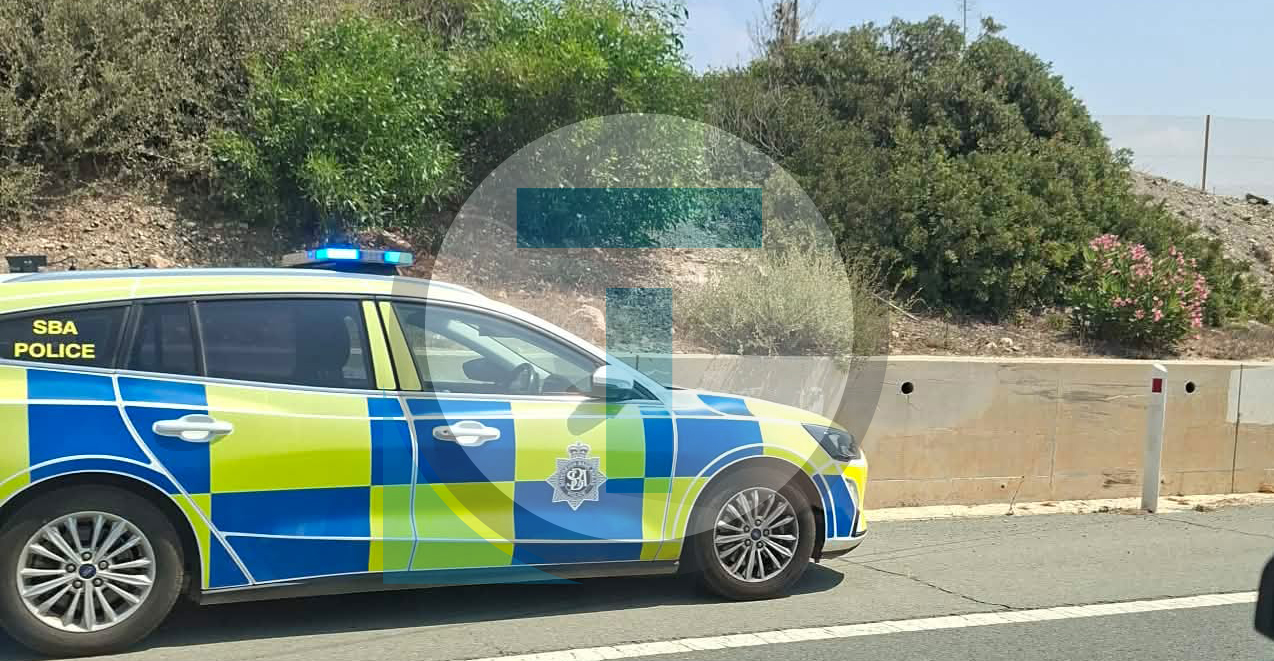 Σύγκρουση δύο οχημάτων στον αυτοκινητόδρομο - Δείτε σε ποιο ύψος προκλήθηκε πυκνή τροχαία κίνηση -Φωτογραφίες 