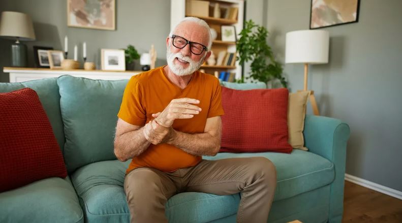 Μουδιάσματα και τσιμπήματα: Ποια πάθηση μαρτυρούν – Ποιοι κινδυνεύουν περισσότερο