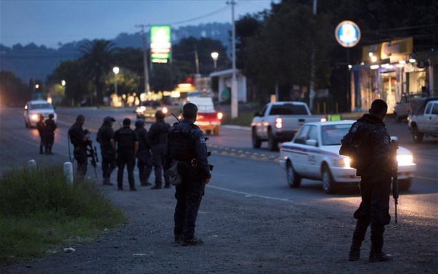 Βρέθηκαν 15 πτώματα σε εγκαταλελειμμένο φορτηγάκι στο Μεξικό 