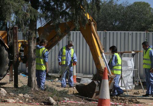 Συγκλονίζουν οι μαρτυρίες από τις εκταφές στο Νοσοκομείο Αθαλάσσας - «Τους βρήκαμε όπως τους είχαν θάψει»