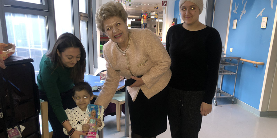 Το χαμόγελο… χιλίων λέξεων του αγγελουδιού κατά το πενθήμερο ταξίδι της κας Γιαννάκκη σε νοσοκομειακά ιδρύματα της Γερμανίας -ΦΩΤΟΓΡΑΦΙΕΣ